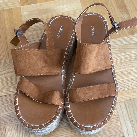 Chic Brown Sandals - Picture 1 of 4